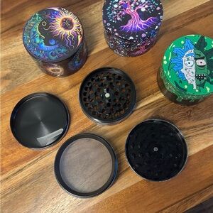 4-Piece Metal Crusher with Magnetic Lid – Brand New